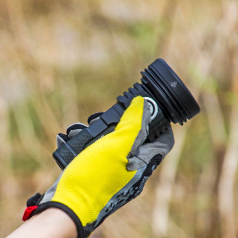 Manker CROWN digitálne zoomovacia 5000 lúmenov baterka dosah lúca 900m vysokoúčinná LED ideálna pre kempovanie