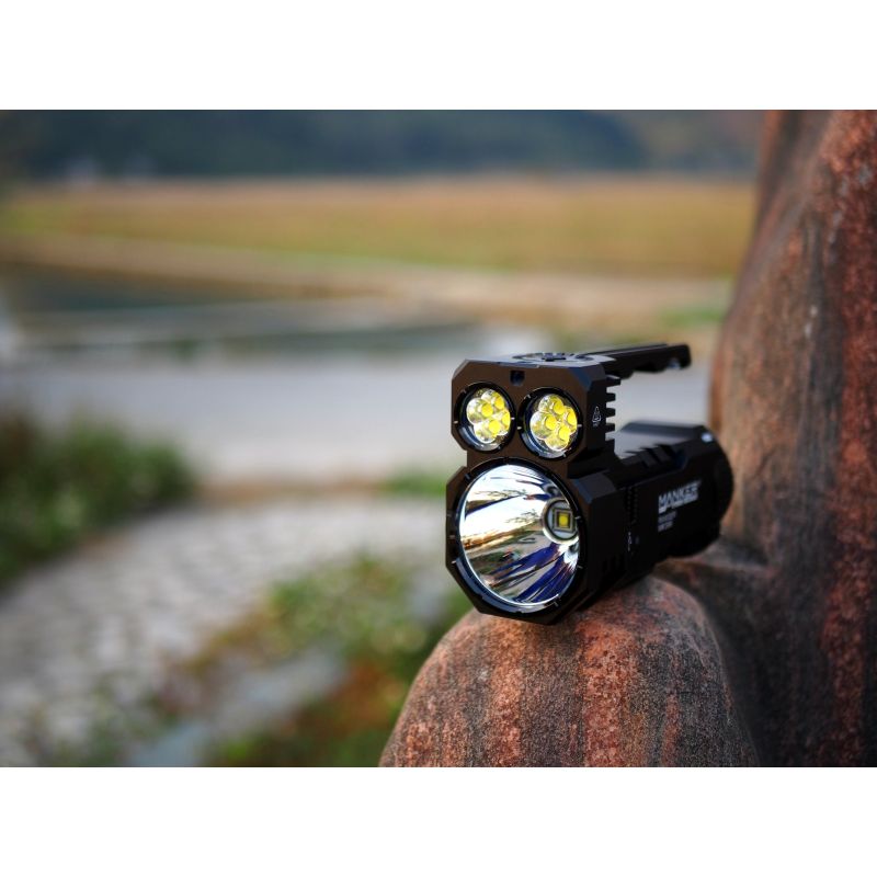 Manker Ranger MK39 II kombinovaný reflektor robustný kyberpunkový svetlomet USB nabíjateľná ľahká baterka