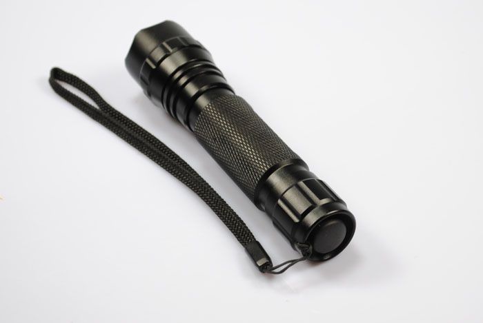 Baterka Ultrafire WF-501B 1300 lumenov LED 5 režimov pre outdoorové aktivity a domáce použitie čierna farba