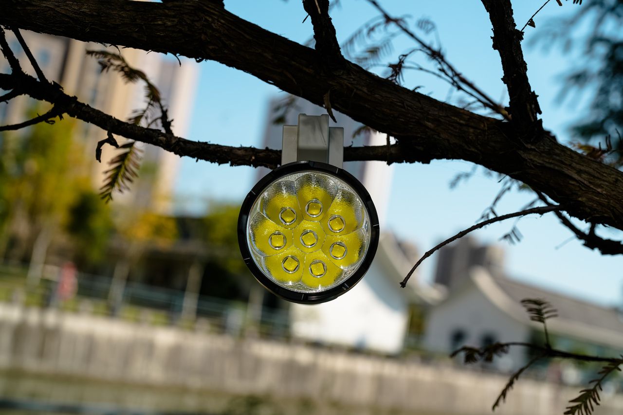 Manker MK38 LED baterka 41500 lúmenov, dlhý dosvit, odolná, viacúčelová pre kempovanie a núdzové situácie