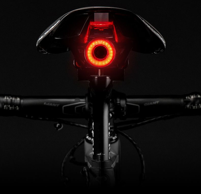 ROCKBROS Q5 Inteligentné bicyklové svetlo s automatickým snímaním bŕzd LED zadné svetlo IPX6 Vodotesné cyklistické bezpečnostné vybavenie