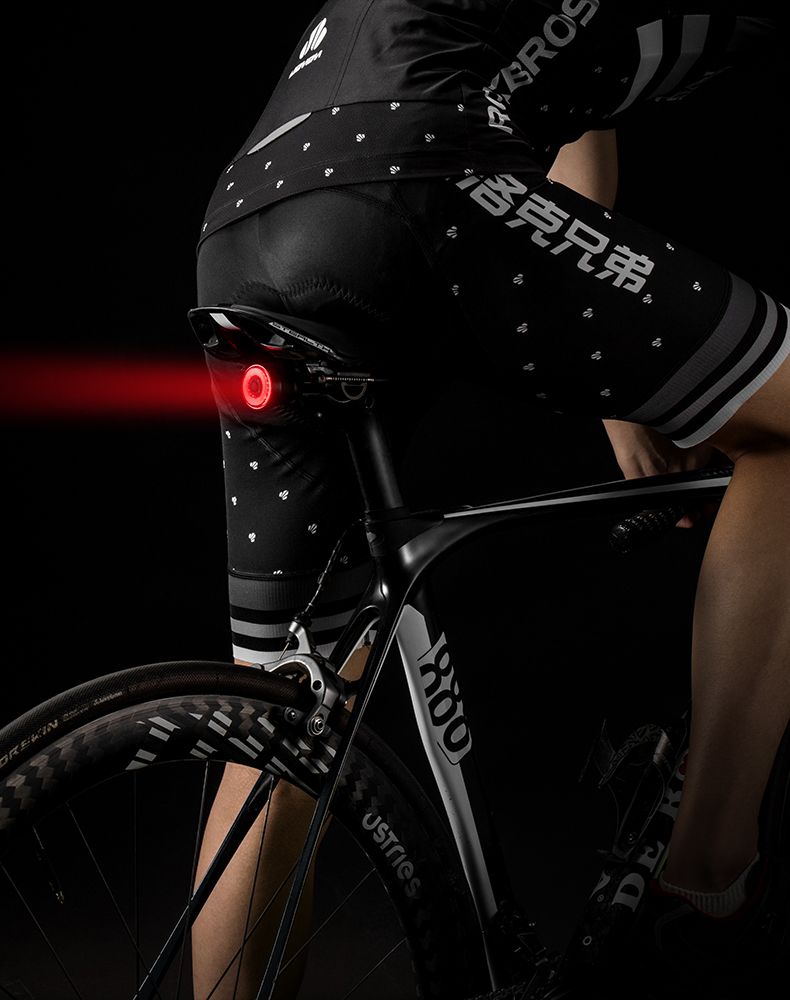 ROCKBROS Q5 Inteligentné bicyklové svetlo s automatickým snímaním bŕzd LED zadné svetlo IPX6 Vodotesné cyklistické bezpečnostné vybavenie