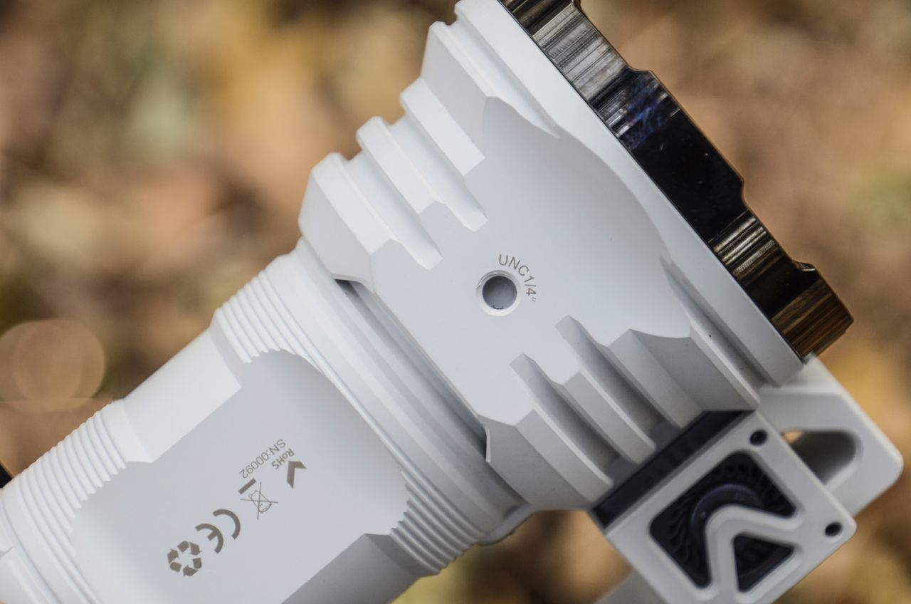 Manker MK38 LED baterka 41500 lúmenov, dlhý dosvit, odolná, viacúčelová pre kempovanie a núdzové situácie
