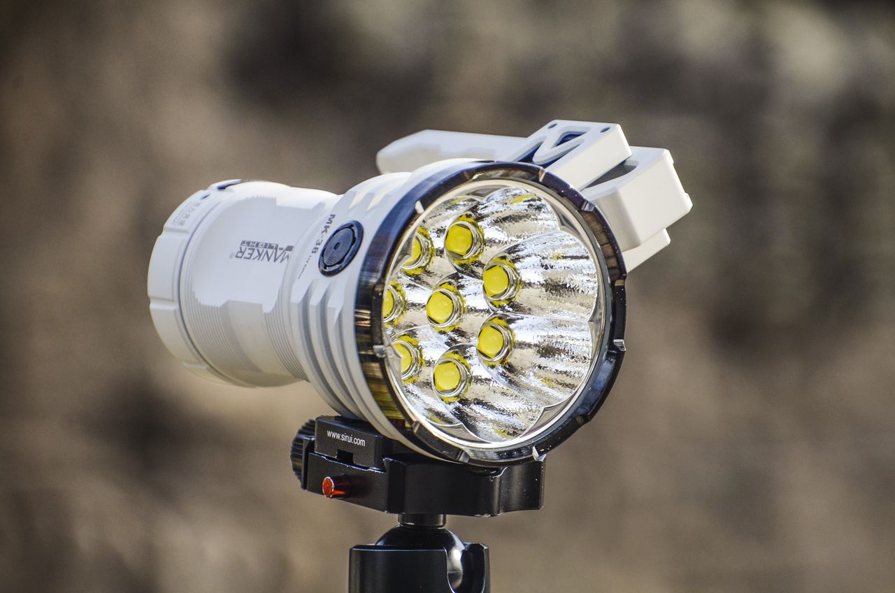 Manker MK38 LED baterka 41500 lúmenov, dlhý dosvit, odolná, viacúčelová pre kempovanie a núdzové situácie