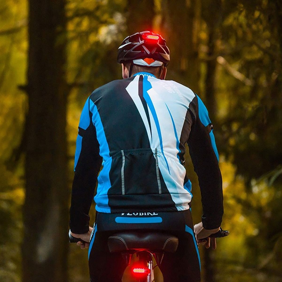 USB nabíjateľné ultra jasné zadné svetlo na bicykel s LED technológiou, kompaktný dizajn pre bezpečnosť pri cyklistike.