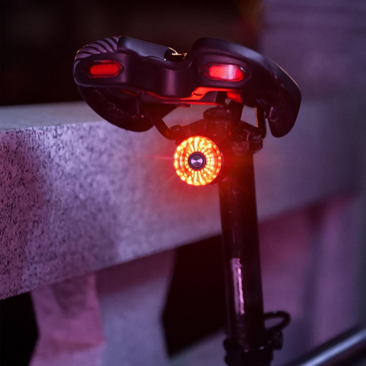 Smart zadné svetlo na bicykel s brzdovou indukciou, zadné svetlo na sedlovú tyč a sedlo bicykla, vodotesné, USB nabíjanie, cyklistické zadné svetlo