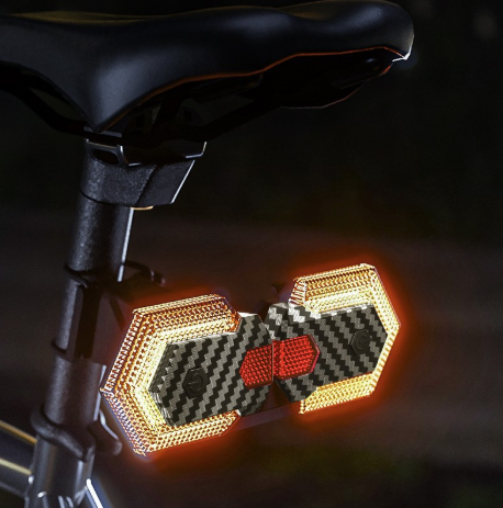 CarryBright uhlíkové vlákno 4 ks zadné svetlo na bicykel so smerovkami, USB nabíjateľné smerovky na bicykel vpredu a vzadu, jasné LED bezpečnostné varovanie, bezdrôtové diaľkové ovládanie, vodotesné smerovacie svetlo na bicykel pre ebike